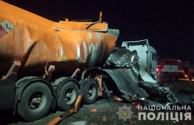 В Полтавской области взорвался бензовоз, погиб водитель: фото с места трагедии