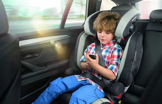 Штраф за перевозку в автомобиле детей без кресла: назвали сумму