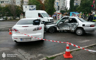 ДБР розслідує смертельні ДТП за участі працівників правоохоронних та контролюючих органів
