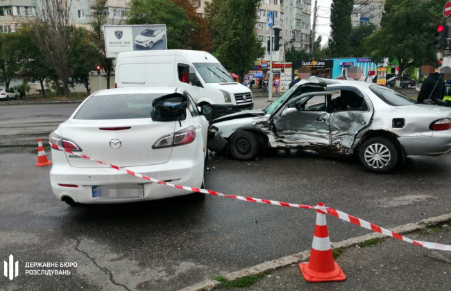 ДБР розслідує смертельні ДТП за участі працівників правоохоронних та контролюючих органів