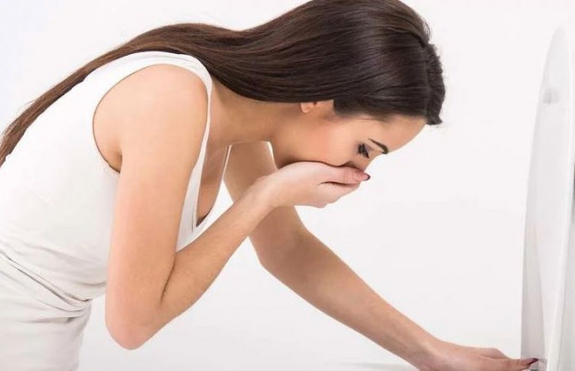 Организм даст сигналы: доктор предупредил о 6 скрытых симптомах штамма «Омикрон»