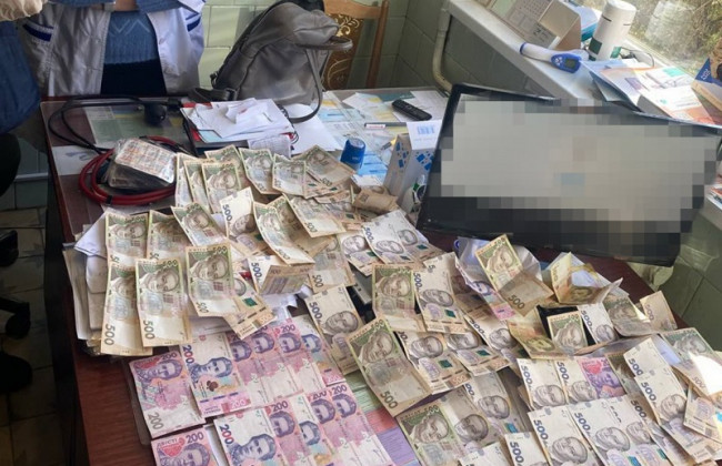 «Вакцинували» три тисячі українців: СБУ викрила схеми підробки щеплень