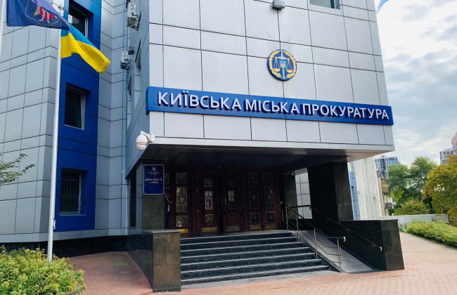 Розтрата бюджетних коштів у великому розмірі: начальнику управління освіти Дарницької РДА повідомлено про підозру