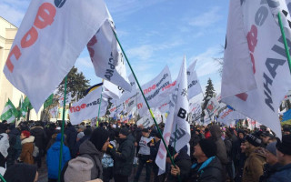 Под Радой проходит акция протеста ФОПов: между митингующими и полицией произошла стычка, видео