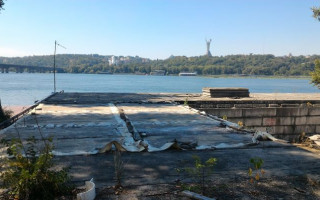 Прокуратура через суд повернула киянам земельну ділянку на Венеціанському острові