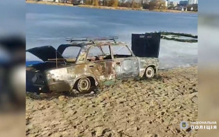 Под Киевом парень ради развлечения угнал и сжег машину, видео