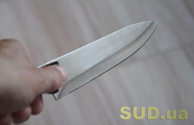 В Киеве мужчина заступился за женщину и получил удар ножом в живот