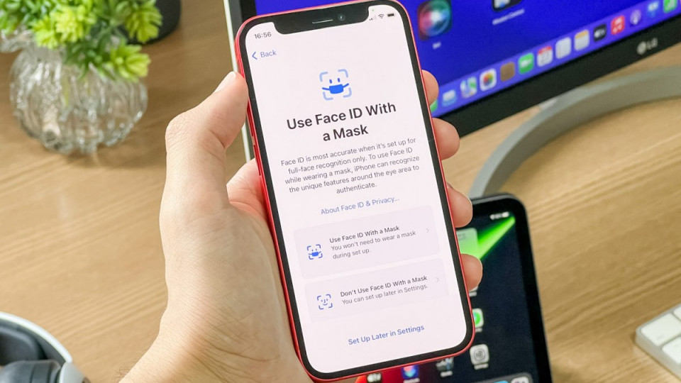 Разблокировать iPhone с помощью Face ID можно будет в маске: названа дата обновления