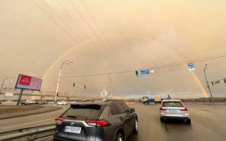 Киевляне наблюдали огромную радугу, которая раскинулась над городом: фото