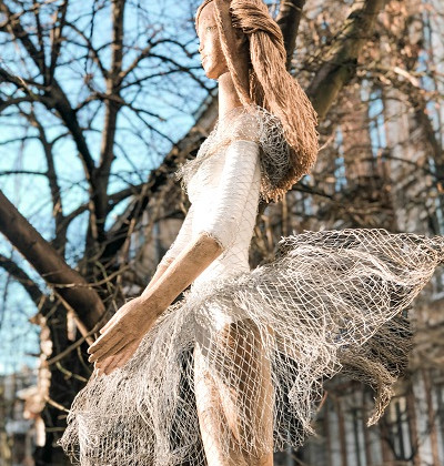 В Киеве восстановили скульптуру балерины, которую разбили вандалы