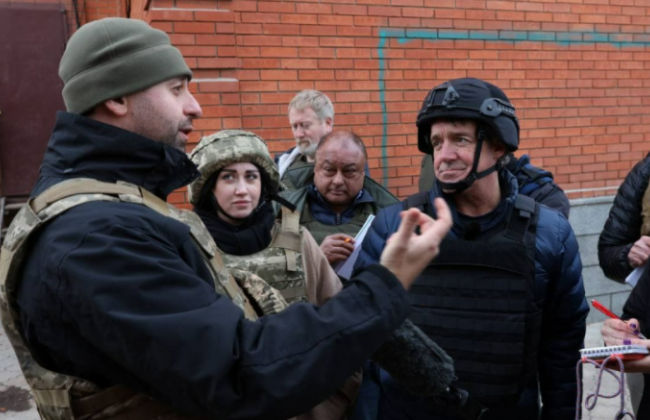 Нардепы и журналисты попали под обстрел в зоне проведения ООС, видео