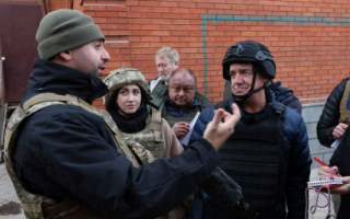 Нардепы и журналисты попали под обстрел в зоне проведения ООС, видео