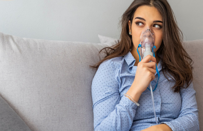 Инфекционист назвал два момента, когда при коронавирусе стоит «паниковать»