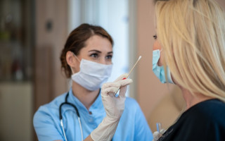 Почему симптомы «Омикрона» есть, а ПЦР-тест отрицательный