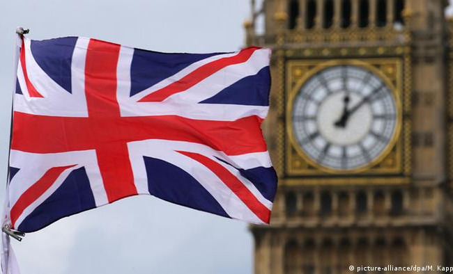 Великобритания отменит обязательную самоизоляцию: как страна будет жить с COVID