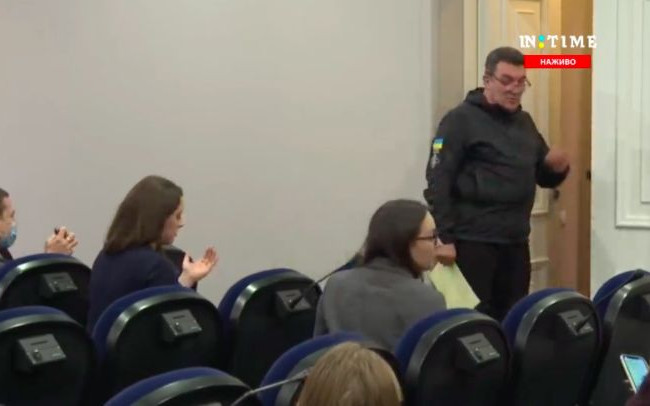 Секретарь СНБО Алексей Данилов не смог ответить на вопросы по итогам СНБО, ВИДЕО