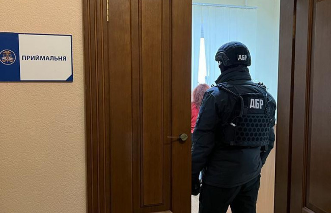 Посадовців підозрюють у заволодінні бюджетними коштами на ремонті штрафмайданчика