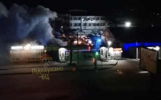 Под Киевом на парковке сгорели 7 автомобилей