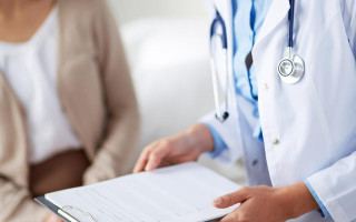 Коли лікар без згоди пацієнта може повідомити його рідним про діагноз: роз’яснення