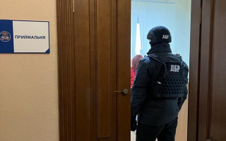 Посадовців підозрюють у заволодінні бюджетними коштами на ремонті штрафмайданчика