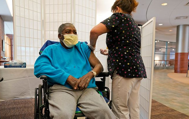 Этой осенью может быть рекомендована четвертая прививка от Covid-19