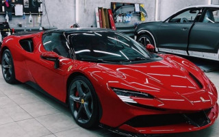 В Украину привезли эксклюзивный суперкар Ferrari