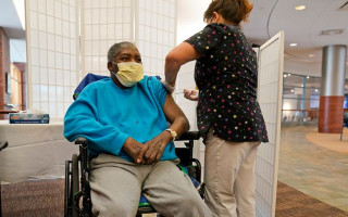 Этой осенью может быть рекомендована четвертая прививка от Covid-19