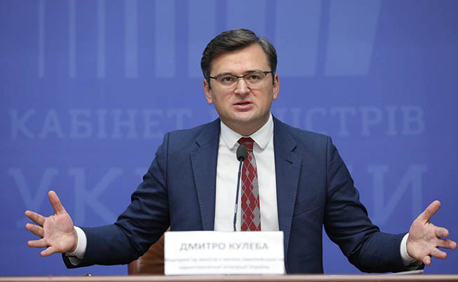 Кулеба считает, что сейчас самое время пообещать Украине членство в ЕС