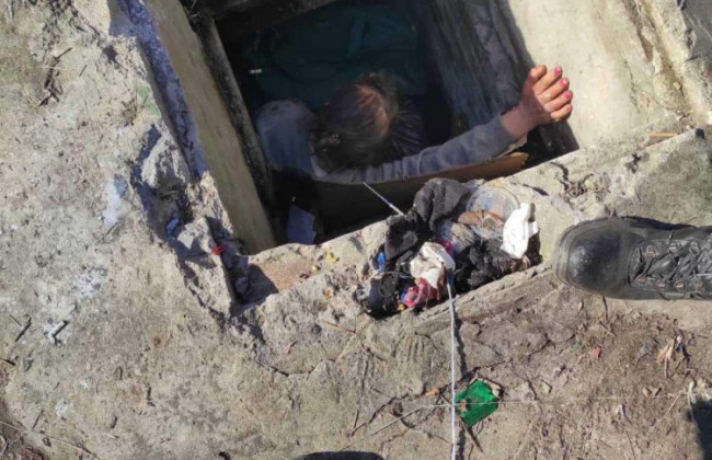 В Киеве женщина провалилась в погребную яму