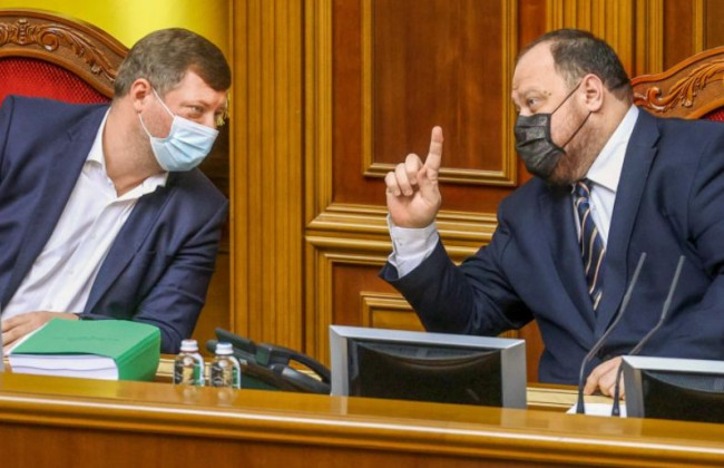 Рада зняла обмеження на скорочення зарплат та пенсій