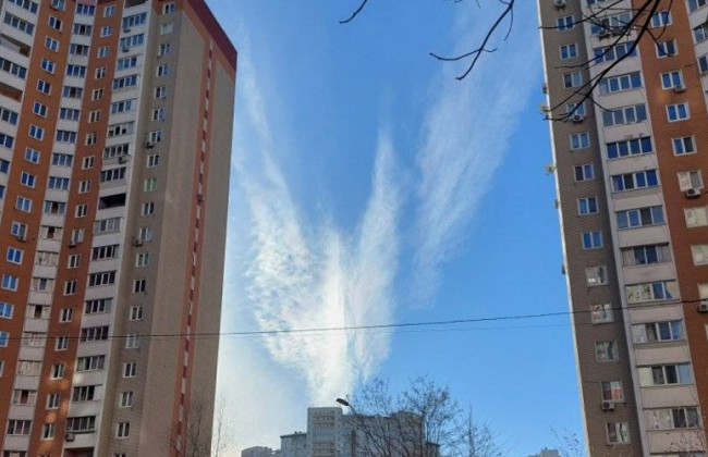 «Голубь мира»: над Киевом заметили облако в виде ангела, фото