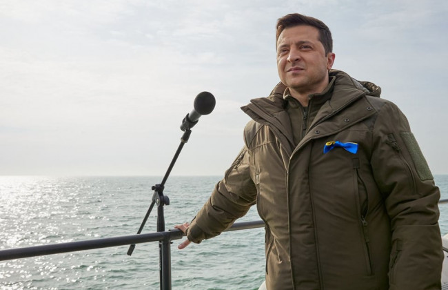 Досмотр жилья, комендантский час, запреты для СМИ: стало известно, что запретят украинцам ввиду чрезвычайного положения, Указ Зеленского, ДОКУМЕНТ