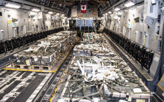 В Украину прибыл второй самолет с летальным оружием из Канады