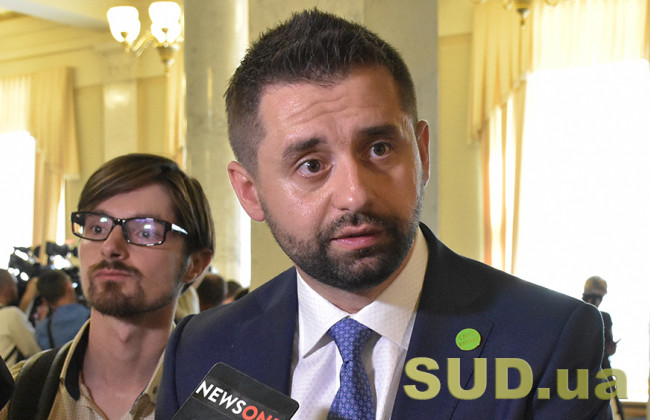 У «Слузі народу» хочуть обмежити виїзд депутатів на час надзвичайного стану