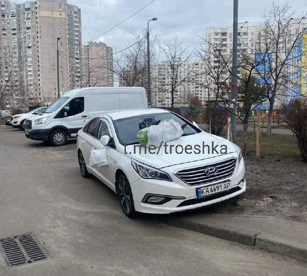 В Киеве проучили очередного «героя парковки»