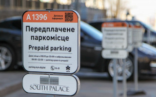 Киевляне массово платят за парковку автомобилей наперед