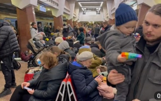 В Харькове люди прячутся в метро: видео из подземки