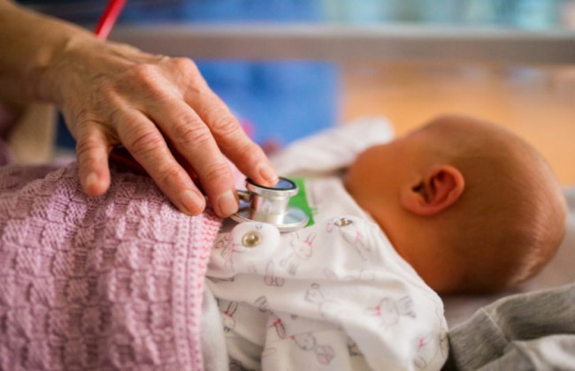 Верховний Суд пояснив, чи має мати платити аліменти, якщо відмовилася від дитини у пологовому будинку