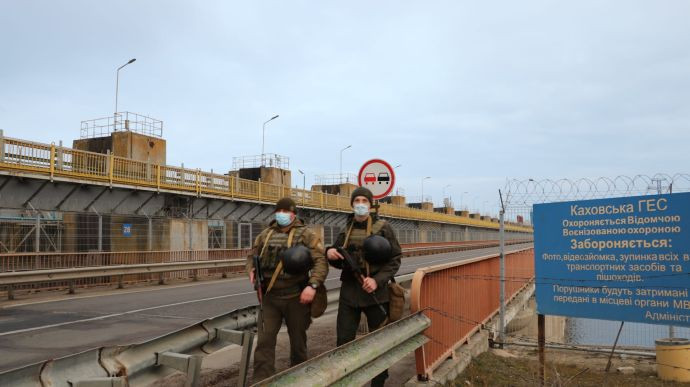 Каховскую ГЭС захватили оккупанты: подвели танки