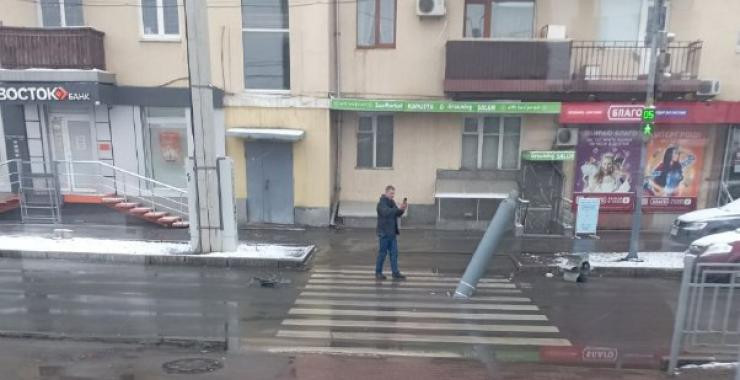 На улицы Харькова, прямо к жилым домам, прилетели несработавшие ракеты — сообщают очевидцы