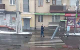 На улицы Харькова, прямо к жилым домам, прилетели несработавшие ракеты — сообщают очевидцы