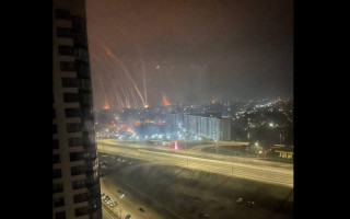 Ночные взрывы в Киеве: показали видео работы систем ПВО