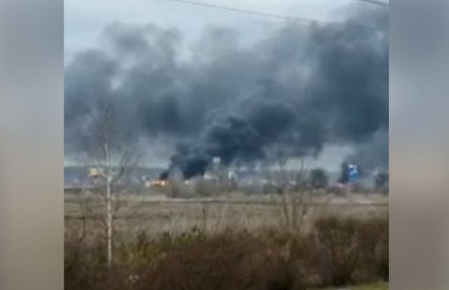 Под Гостомелем ВСУ сожгли большую колонну российской бронетехники, видео