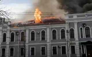 В Чернигове горит здание СБУ, видео