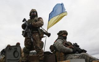 Українські захисники показали розвалену техніку загарбників: відео