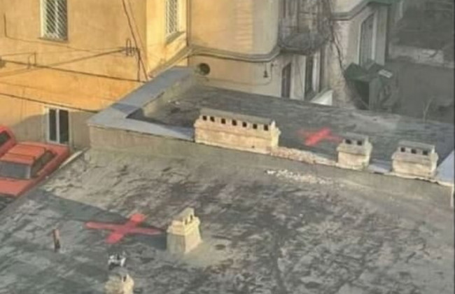 В центре Киева на крышах домов появились вражеские метки