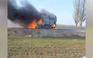 Под Херсоном россияне подбили скорую, которая везла раненых: видео