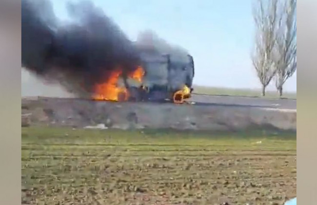 Под Херсоном россияне подбили скорую, которая везла раненых: видео