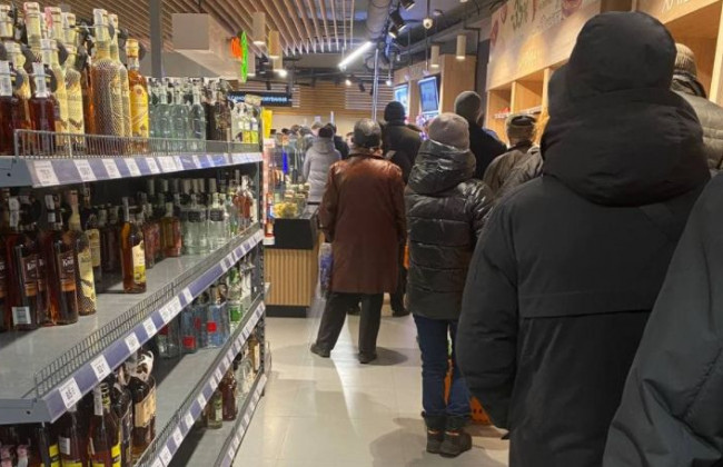 В некоторых магазинах Киева закончился хлеб и вода, ФОТО