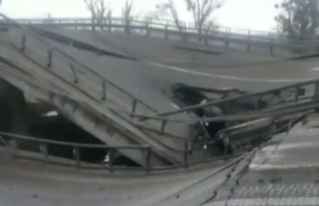 Под Киевом возле Стоянки взорвали мост, видео